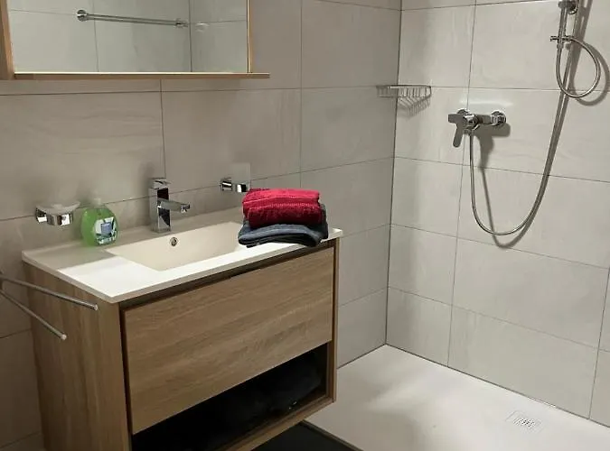 Appartement Au Village De Nax, Ravissant 2 Pieces Et Demi Avec Terrasse Nax